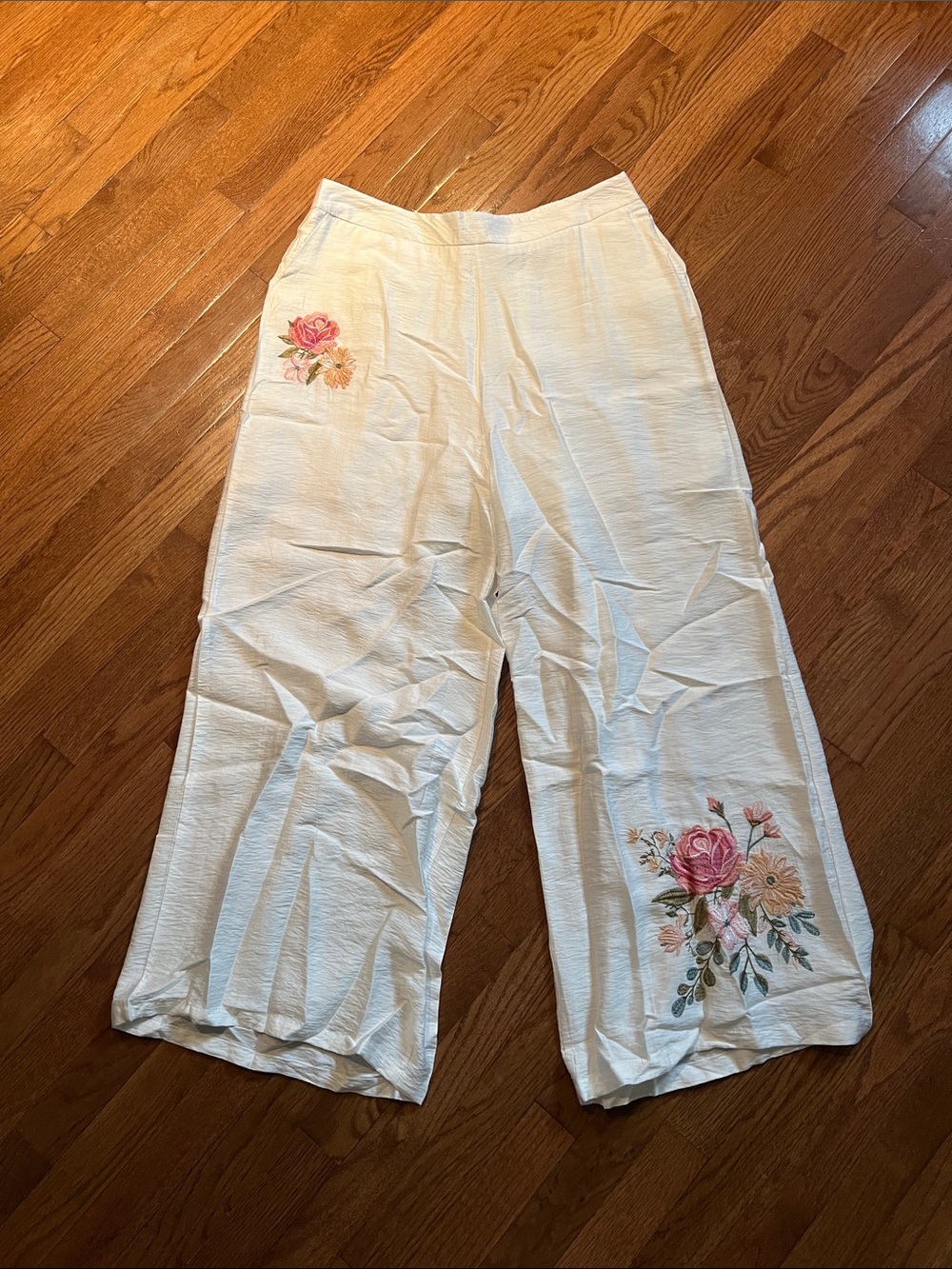 La Reyna by fancy fashion white embroidered wide leg pants XXXL -NWT